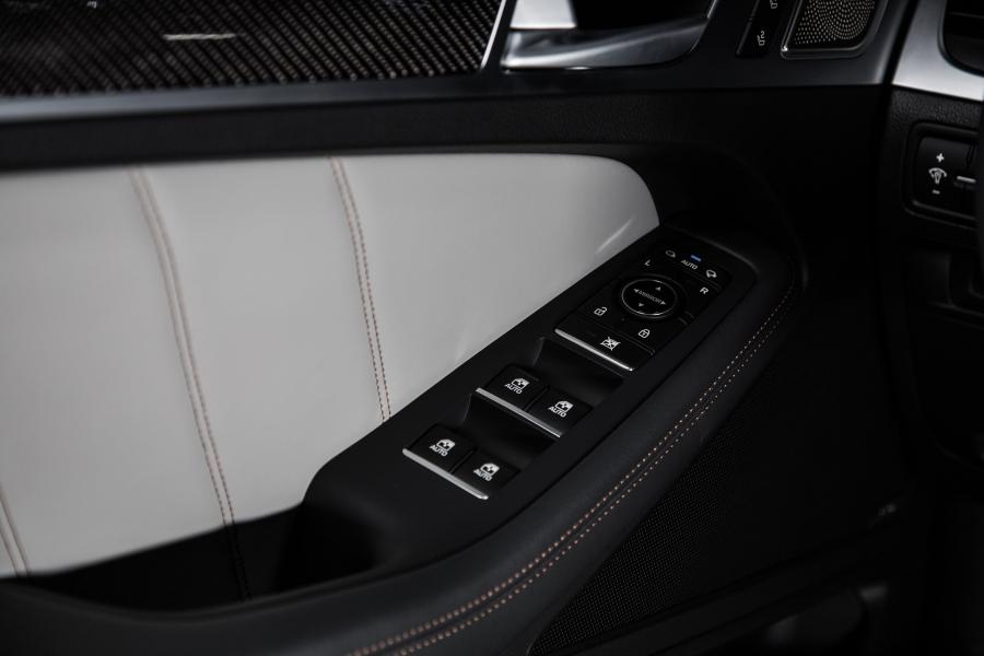 Детали интерьера Genesis G80 Sport 2017 года  (NA) (фото 62 из 94)